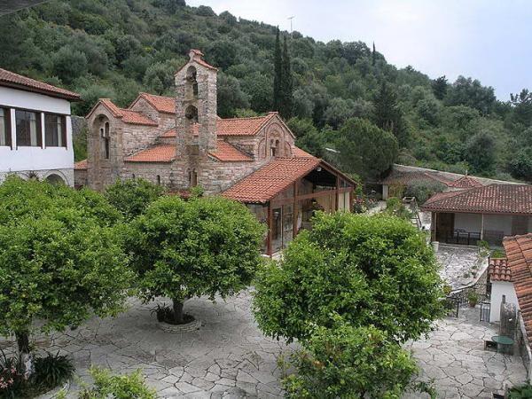 4. Άγιος Βασίλειος Ναός του του Αγίου Βασιλείου στην πόλη της Άρτας ανεγέρθηκε στο β μισό του 3ου αιώνα μ.χ.