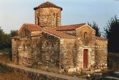 κουβαλάει αφού πήρε το όνομά της από την Παναγία των Βλαχερνών στην Κωνσταντινούπολη. 8.