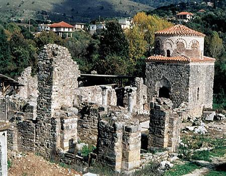 Νικόλαος της Ροδιάς. Ονομάστηκε έτσι γιατί παλιά ήταν μετόχι της Παναγίας της Ροδιάς που βρίσκεται στις όχθες της ομώνυμης λιμνοθάλασσας κοντά στη Βίγλα.