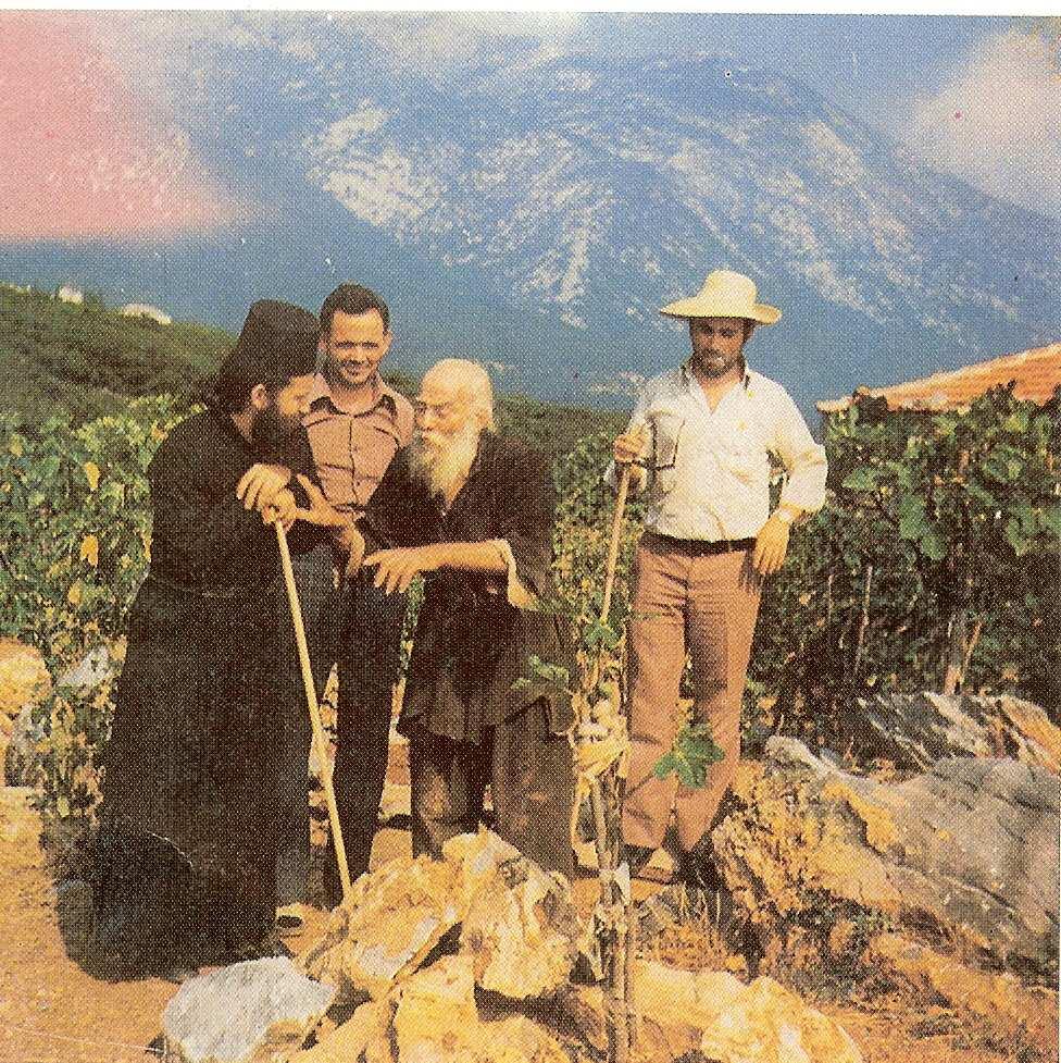 πιθυµία σου νά σκορπίσει σ' λεηµοσύνε,τι χει καί δέν χει, ε ναι σίγουρο πώ ργότερα θά µετανοιώσει, βλέποντα τά παιδιά σου νά στερο νται καί τά πιό στοιχειώδη πράγµατα.