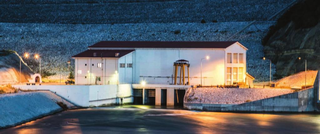 3. ΠΑΡΟΥΣΙΑΣΗ ΔΕΗ Ο τομέας της ηλεκτρικής ενέργειας στην Ελλάδα ρυθμίζεται σύμφωνα με το Ευρωπαϊκό Κανονιστικό Πλαίσιο, όπως αυτό ενσωματώνεται στην εθνική νομοθεσία, η οποία αποτελείται από Νόμους,
