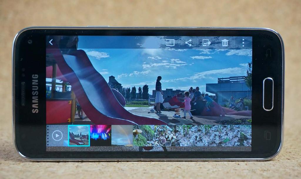 svet mobilných telefónov Fotoaparát neprináša nič nové. Patrím k fanúšikom 8 Mpix rozlíšenia. Viac nikomu netreba. Hlavne nie na tak malých snímačoch. V prípade 16:9 snímate 6 Mpix zábery.