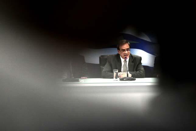 Είναι προφανές ότι η οικονομία χρειάζεται μικρότερα πρωτογενή πλεονάσματα για να μπορέσει να ορθοποδήσει.