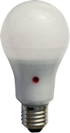 Φεβρουάριος / February 2017 SMART LED E27 SMD LED A80 E27 Ra 80 SPEAKER RGBNW ELVIS 5 RGBNW 440 160 O 80 x 136 mm 1/10 Ο λαμπτήρας-ηχείο ELVIS είναι διαχειρίσιμος μέσω bluetooth και app που γίνεται