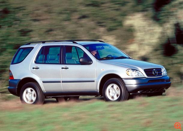 Η Mercedes-Benz εφηύρε πρίν 20 χρόνια τα πολυτελή, μεσαία SUV Εκτός δρόμου, κανένα άλλο αστέρι επιβατικού αυτοκινήτου δεν λάμπει τόσο επιβλητικά όσο της Mercedes-Benz G-Class, η