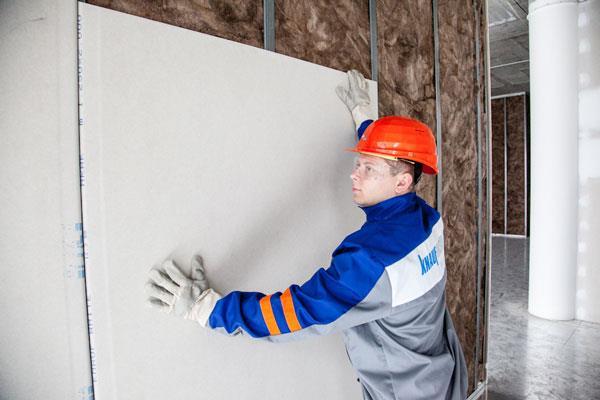 Apsorpcioni materijal koji ispunjava prostor između obloga tj. izolacioni materijal vlaknaste strukture.
