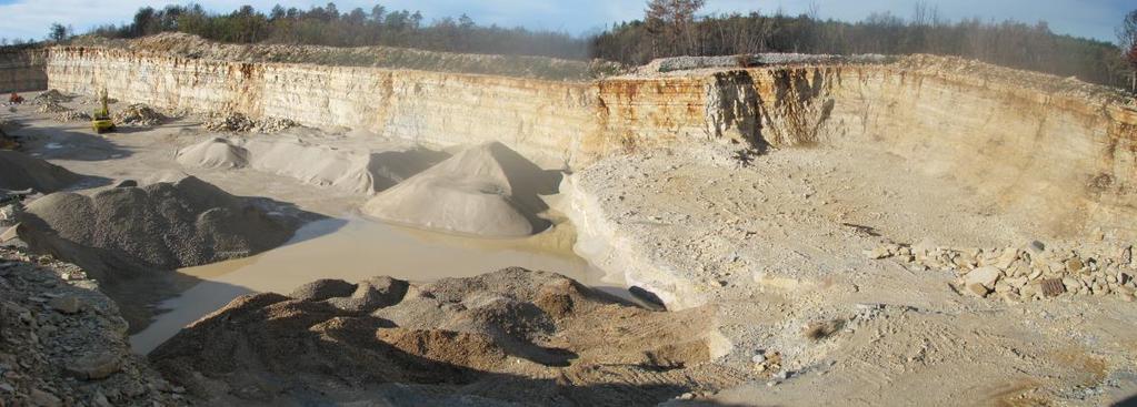 164 kvartarne starosti, maskira stariju geologiju. Širi prostor pripada središnjem čeonom dijelu prostrane zapadnoistarske antiklinale, koja je nastala pokretima laramijske orogene faze krajem senona.