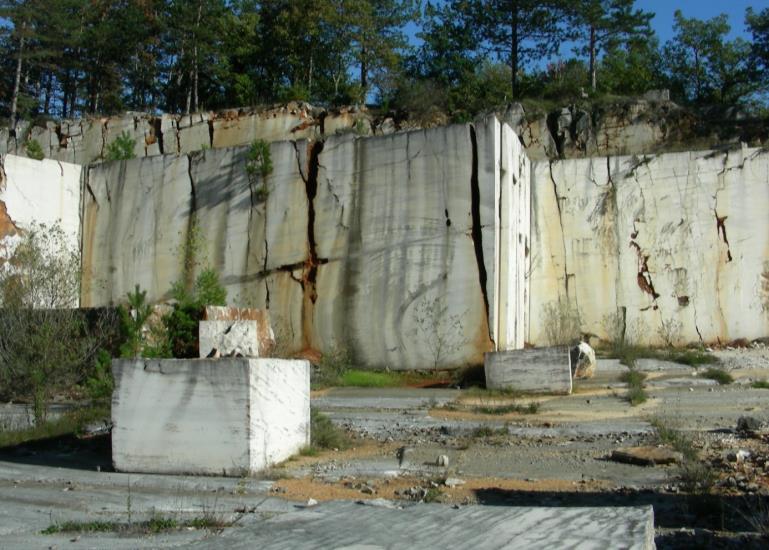 72 Mineraloška determinacija organogeni vapnenac Upotrebljivost za proizvodnju arhitektonsko-građevnog kamena najšire primjene u svim uvjetima: o oblaganje eksterijera i interijera o zidanje o