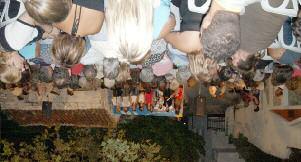 pasta, to offer them to a cultural event Στιγµιότυπο από το πανηγύρι του χωριού, που διοργανώνεται