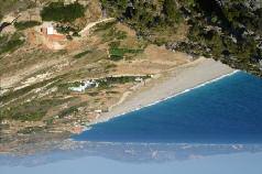 γλάρων σε καΐκι στην παραλία της Μουρτερής