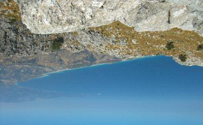 Στον ορεινό όγκο του βουνού Καλλιμάνι, βρίσκονται κι άλλα σπήλαια όπως: On the mountain of Kallimani there are also other caves such as: Το Σπήλαιο Αγίασμα ή Γκρασπηλαία (αριθ.
