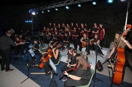 Χαιρετισμό απεύθυνε ο Φίλιππος - Ιλαρίων Συτιλίδης, φοιτητής του Πανεπιστημίου Harvard, απόφοιτος του 2016, ο οποίος αναφέρθηκε κυρίως στην εμπειρία του από τον πρώτο χρόνο