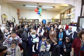 ραδοσιακοὺς χοροὺς μὲ μελωδίες τοῦ ἀλησμονήτου Πόντου, τῆς πολυπαθοῦς Βορείου Ἠπείρου καὶ τῆς ἐνδόξου Κρήτης.