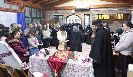 Γιὰ ἕνα νέο Ἔτος ἐν Εἰρήνῃ καὶ Μετανοίᾳ Εὐλόγησις Βασιλόπιττας 1η Ἰανουαρίου 2017 ἐκ. ἡμ. Τὸ Σάββατο, 1η Ἰανουαρίου 2017 ἐκ. ἡμ., Ἑορτὴ τῆς Περιτομῆς τοῦ Κυρίου μας καὶ Μνήμη τοῦ Ἁγίου Βασιλείου τοῦ Μεγάλου, ὁ Σεβασμ.
