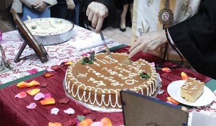 Κυπριανὸς ἐτέλεσε στὰ συστεγαζόμενα Γραφεῖα τῆς Μητροπόλεώς μας καὶ τοῦ Φιλανθρωπικοῦ Συλλόγου μας «Ἅγιος Φιλάρετος ὁ Ἐλεήμων», τὴν παραδοσιακὴ εὐλόγησι τῆς Βασιλόπιττας, βοηθούμενος ἀπὸ τοὺς