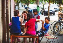Albe a Teatrului Independent, Compania de Teatru D Aya a fost înfiinţată în 1999 de către regizoarea Chris Simion şi scriitorul francez Pascal Bruckner pentru a sprijini şi promova mişcarea de teatru