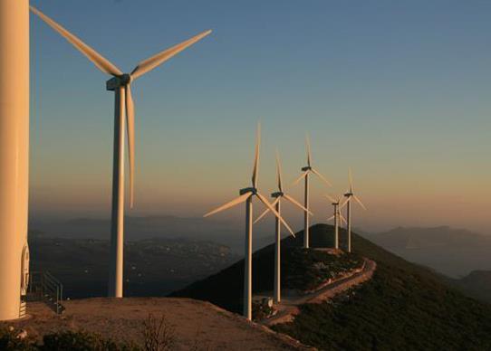 Επενδύσεις ΕΛΠΕ στις Ανανεώσιμες Πηγές Ενέργειας Τα ΕΛΠΕ: προωθούν έργα ηλεκτροπαραγωγής από ΑΠΕ, έχοντας 8,4 MW σε λειτουργία και 200 MW σε διάφορα στάδια ανάπτυξης