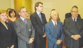 Τους δεξιώθηκαν στο γνωστό πολυτελέστατο εστιατόριο DUNCAN HOUSE. Την Κυριακή το πρωί εκκλησιάστηκαν στον Ι. Ν. του Αγίου Δημητρίου όπου τους προσφώνησε ο Ι. Π του Ναού π. Τριαντάφυλλος.
