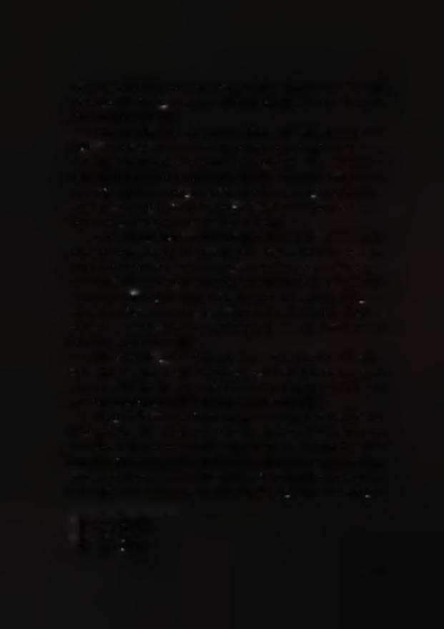 μελαμβαφής λεκανίδα με πώμα, ένας μελαμβαφής κύφς κρινθιακύ τύπυ, ένα μελαμβαφές αλατδχεί, ένα πήλιν ειδώλι κλάζντς παιδιύ και ένα πήλιν ειδώλι λέαινας, (εικ.