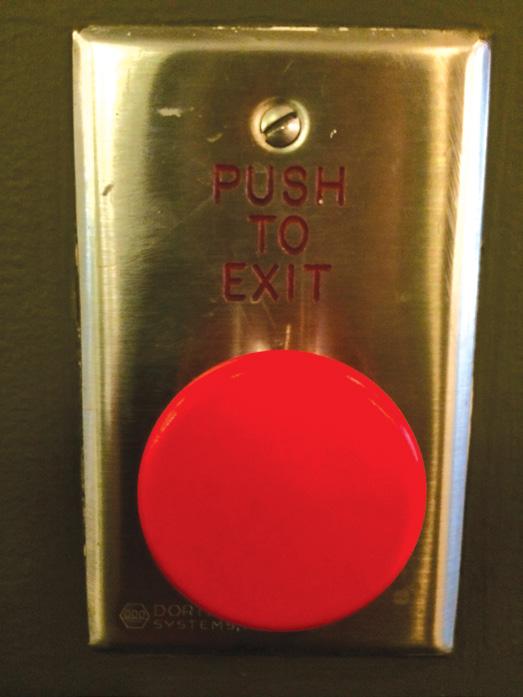 120 Αντίο. Πατάω αυτό το κουμπί (απέναντι) στο τέλος κάθε εργάσιμης ημέρας για να ανοίξουν οι γυάλινες πόρτες του ανελκυστήρα που βρίσκεται στον όροφο του γραφείου μου και να φύγω.