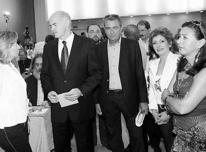 Κοστούμια Mike και Ρέητσελ αρχίζουν να βγαίνουν