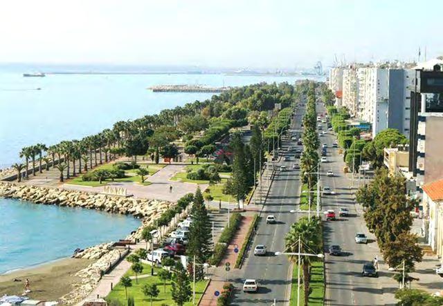 Η περιοχή Λεμεσού καταλαμβάνει 1392 km 2 και καλύπτει το 15% ολόκληρης της Κύπρου κατατάσσοντας την σαν τη δεύτερη μεγαλύτερη πόλη της Κύπρου, με μόνιμο πληθυσμό που υπολογίζετε γύρω στις 230.