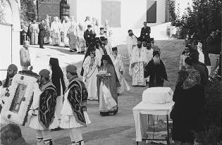 Κυπριανοῦ μὴ δυνηθέντος νὰ παραστῆ λόγῳ ἀσθενείας, ἀποστείλαντος ὅμως εἰδικὸ Εόρτιο Μήνυμα, τὸ ὁποῖο ἀνεγνώσθη ἐκ μέρους του ὑπὸ Αδελφοῦ τῆς Πανηγυριζούσης Μονῆς.