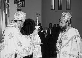 Ιερὰ Σύνοδος τῶν Ενισταμένων θώνης κ. Αμβρόσιος, ἔχοντες καὶ πάλι τὴν σύμφωνον γνώμην καὶ εὐλογίαν τοῦ συμπροσευχομένου Σεβ. Προέδρου κ. Κυπριανοῦ.