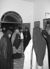 Ιερὰ Σύνοδος τῶν Ενισταμένων Συλλειτουργικὸς Ασπασμὸς Ελλήνων καὶ Ρώσων Αντι-οικουμενιστῶν Δόξα τῷ Θεῷ πάντων ἕνεκεν!