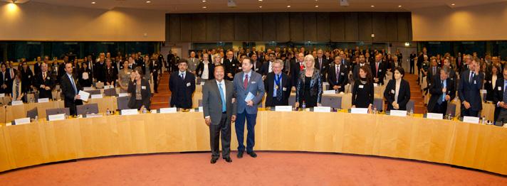 Η γέννηση της Δέσμευσης για Ειρήνη και οι υποστηρικτές της Η Δέσμευση για Ειρήνη έλαβε επισήμως σάρκα και οστά κατά τη διάρκεια του συνεδρίου «Ειρήνη και Ευημερία, Θεμελιώδεις Αξίες της Ευρωπαϊκής