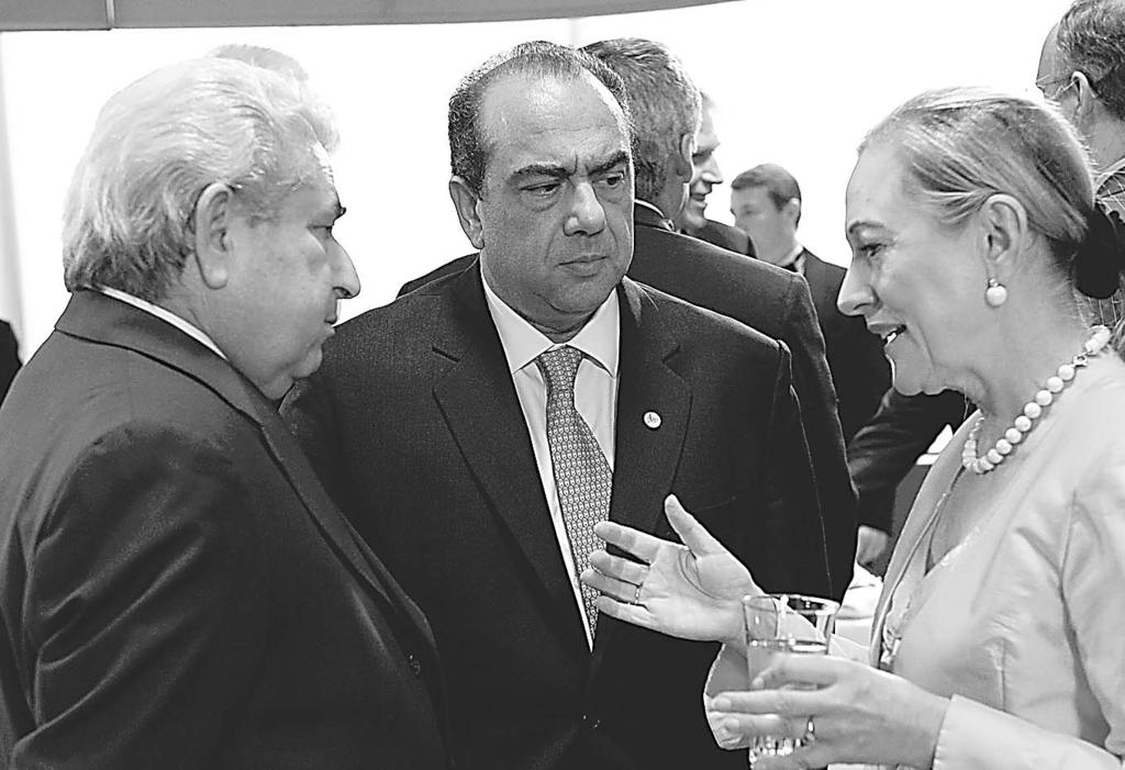 Ιδρυτής που χρονολογείται Όστιναγάπη ραντεβού σεξ παιχνίδια