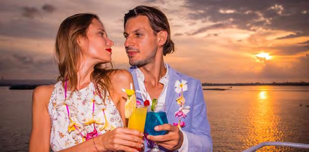Sunset Dinner Cruise ΜΕ ΘΕΑ ΤΟ ΗΛΙΟΒΑΣΙΛΕΜΑ Έναρξη: 17:45 Διάρκεια: 3 ώρες Δεν υπάρχει καλύτερος τρόπος για να περάσετε ένα τροπικό βράδυ στο Μπαλί από μία βραδινή κρουαζιέρα κάτω από το ηλιοβασίλεμα.