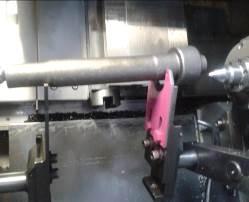 este aceiasi ca în cazul unei piese poziţionate corect şi maşina nu porneşte în ciclul automat prezentând
