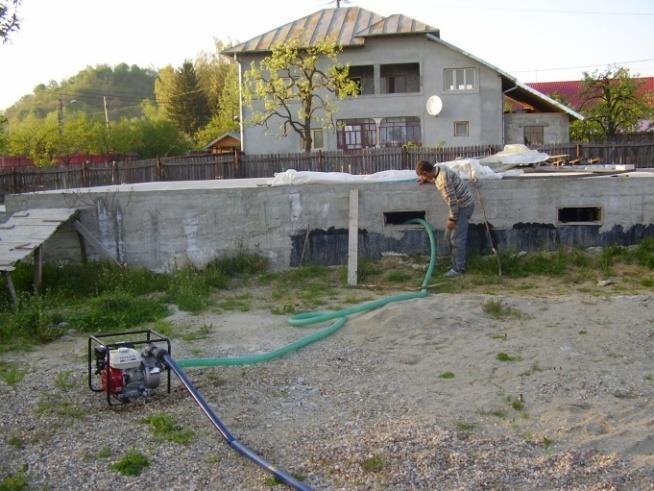 În mod practic, înălţimea de aspiraţie a unei pompe centrifugale este considerată a fi 7-8 m. Înălţimea de aspiraţie îşi modifică valoarea odată cu modificarea temperaturii apei.