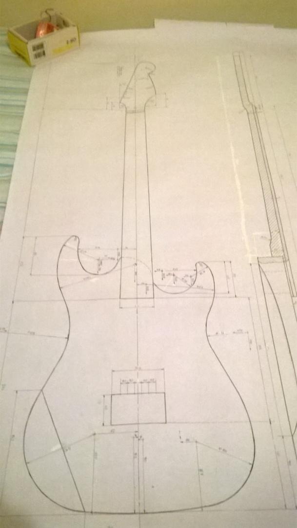 Κατασκευαστικά σχέδια Παρακάτω αναλύονται τα κατασκευαστικά στάδια για την ηλεκτρική κιθάρα και το ηλεκτρικό μπάσο (τα σχέδια