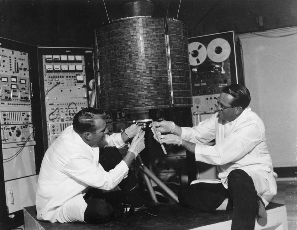 Ιστορική Αναδρομή 6 Απριλίου 1965 : Εκτόξευση από το Ακρωτήριο Κανάβεραλ του πρώτου εμπορικού τηλεπικοινωνιακού γεωστατικού δορυφόρου της εταιρείας COMSAT, ονόματι Early