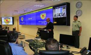 videowalls 2x2 στις δύο πλευρές της κεντρικής.