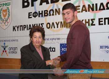 BΡΑΒΕΥΣΕΙΣ ΑΠΟ ΤΗΝ ΚΟΕ Καλύτεροι Κονιαράκης και Φελλά Eφηβος και Νεάνιδα Η Κυπριακή Ολυμπιακή Επιτροπή, πραγματοποίησε στις 30 Ιανουαρίου στο Ολυμπιακό Μέγαρο την «Τελετή Βράβευσης των Καλυτέρων