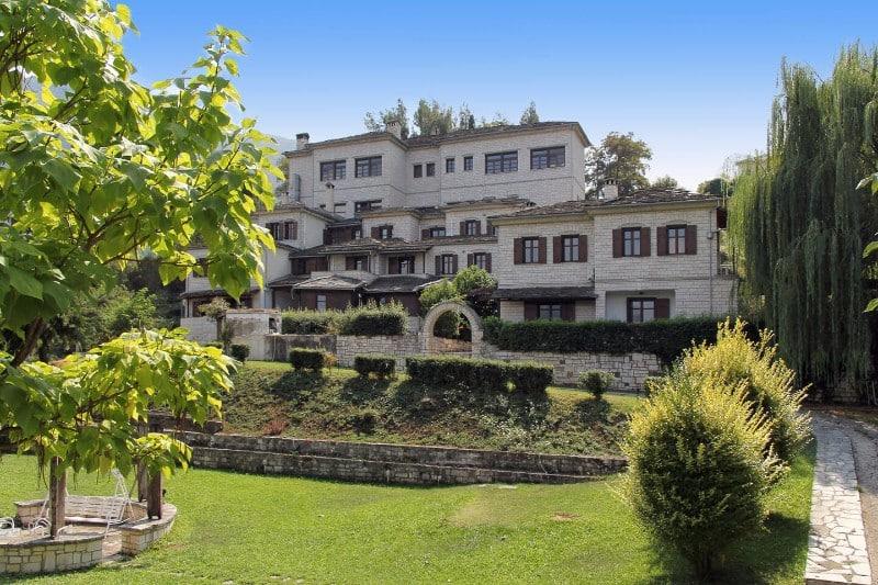 Τιμή: τέσσερα εκατομμύρια EU. Edessa a city of wondrous waterfalls In this Macedonian city, with its welcoming locals, waterfalls and beguiling neighbourhoods, you will live your very own fairytale.
