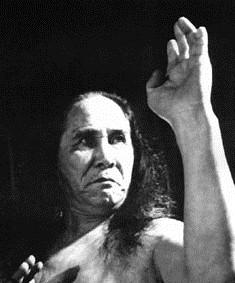 Τα πρώτα χρόνια. Ο Grandmaster Gogen Yamaguchi γεννήθηκε στις 20 Ιανουαρίου του 1909, ως ο τρίτος γιος της οικογένειας Yamaguchi.