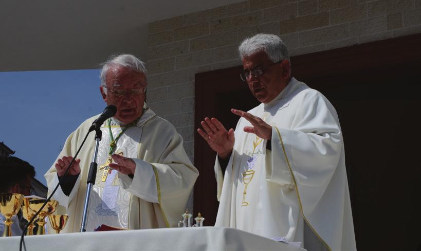 Kuptimi universal i atësisë, të cilin Izraelitët patën për Hyjin, vetë Hyji e jep, në miniaturë natyrisht, Abrahamit, kur i thotë se do të bëhet Atë i të shumtëve, pra i shumë popujve.