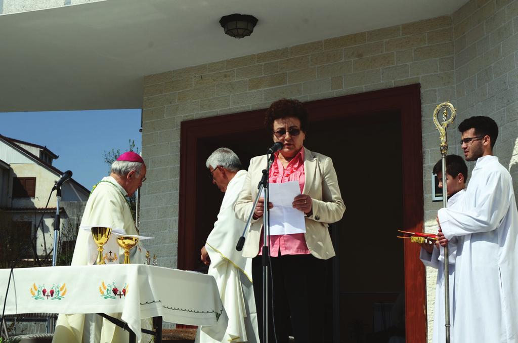 Faqja 4 Festa e Mëshirës Hyjnore dhe inaugurimi i Mozaikut Përshëndetja e Presidentes së Shoqatës Radio Maria, Zj. Vida Kulli Qoftë Lëvduar Jezu Krishti!