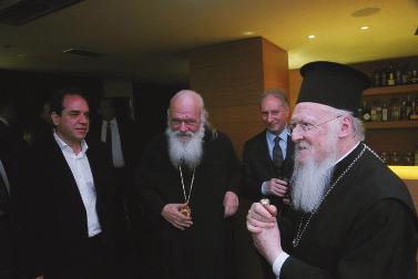Επιστρέφοντας στη Ρώμη, ο προκαθήμενος της Ρωμαιοκαθολικής εκκλησίας πήρε μαζί του 10 πρόσφυγες που ανήκουν σε ευάλωτες κοινωνικά ομάδες, μέλη μονογονεϊκών οικογενειών, μητέρες με παιδιά, ανθρώπους