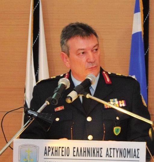 Ειρήνη Τζίβα και ο Πρόεδρος του Σώματος Ομότιμων Καθηγητών του Πανεπιστημίου Αθηνών κ. Διονύσιος Κόκκινος.