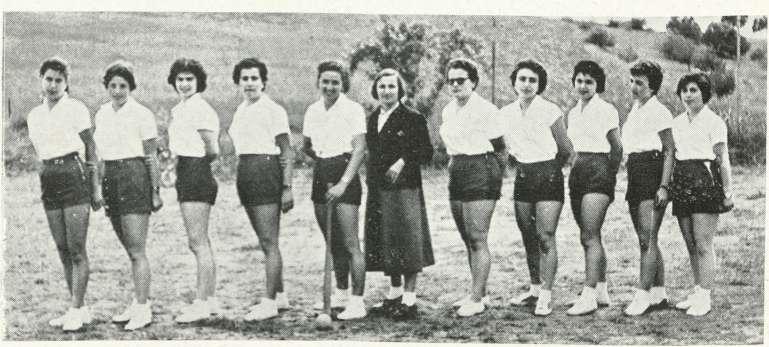 BASE BALL Φαίνεται ότι στό base έχουμε ιδιαίτερη κλίση.