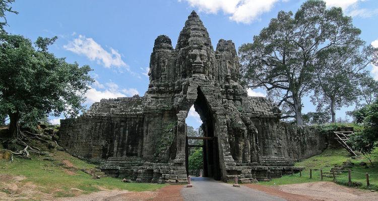 θα συνεχίσουμε για το Σιέμ Ρεπ της Καμπότζης. Φθάνοντας θα ξεκινήσουμε την ξενάγησή μας στα εκπληκτικά μνημεία του πολιτισμού των Xμερ.