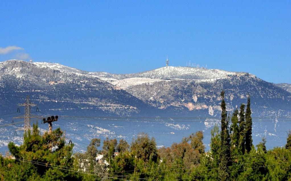 Elle se trouve dans la banlieue nord à 10 km d' Athènes,