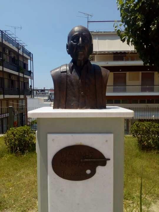 Περιγραφή έργου Το γλυπτό αναπαριστά το πρόσωπο και το άνω μέρος του σώματος χωρίς τα άκρα.