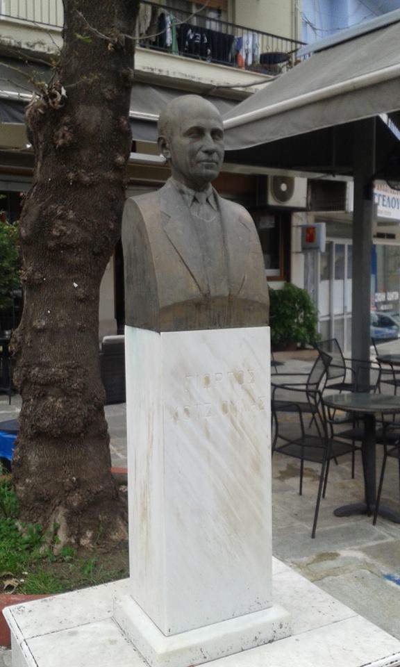 Δεύτερη αφήγηση τεχνούργημα Τοπικός προσδιορισμός: στην είσοδο της κεντρικής οδού της πόλης Ν. Σκουφά, κοντά στον Ιερό Ναό του Αγίου Γεωργίου.
