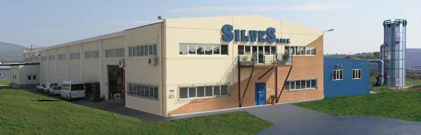 H ETAIΡΕΙΑ Η εταιρεία SILVES ABEE είναι μια βιομηχανική μονάδα παραγωγής ΠΟΡΤΩΝ ΚΟΥΖΙΝΑΣ - ΝΤΟΥΛΑΠΑΣ και ΕΣΩΤΕΡΙΚΩΝ ΠΟΡΤΩΝ. Όλα μας τα προϊόντα είναι από MDF με επικάλυψη THERMOFOIL.